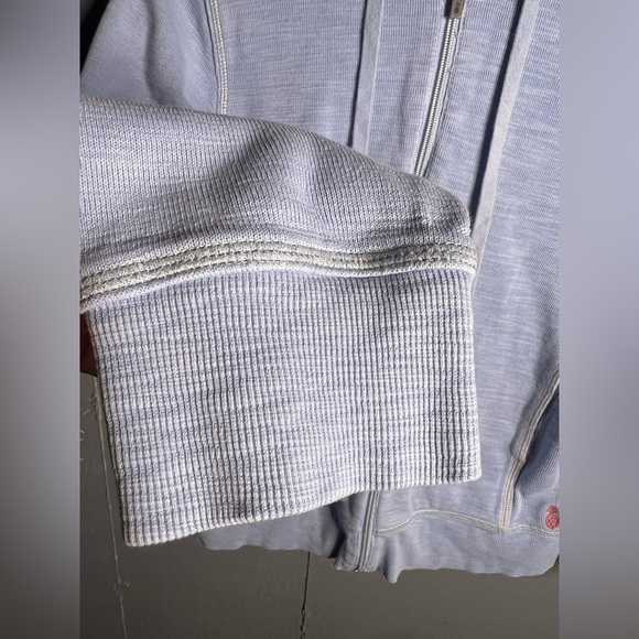 Tommy Bahama Tobago Full zip hoodie in light sky color.  Size Medium. - Picture 8 of 9